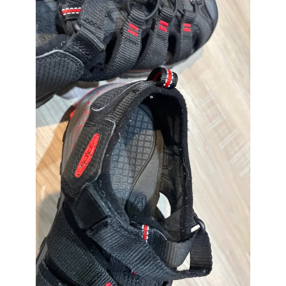 Keen Newport H2 Mens 5 Womens 7 Black Red Hiking Water Sandals 1018421